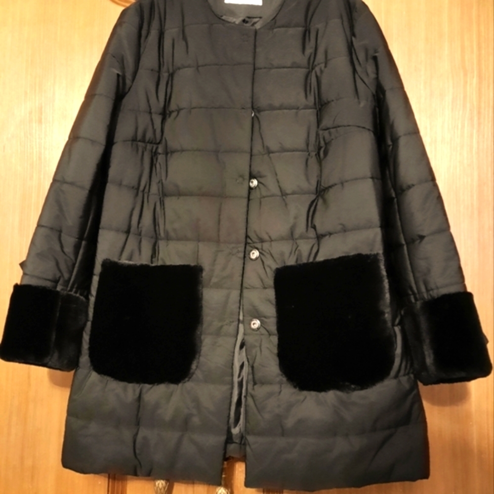 Women coat fashion with fur packet size Large $80